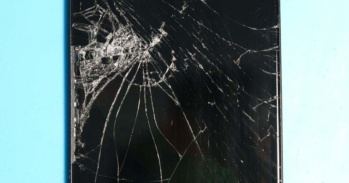 Cracked Screen? Here’s How to Tell If You Need a Full Replacement or Just a Repair